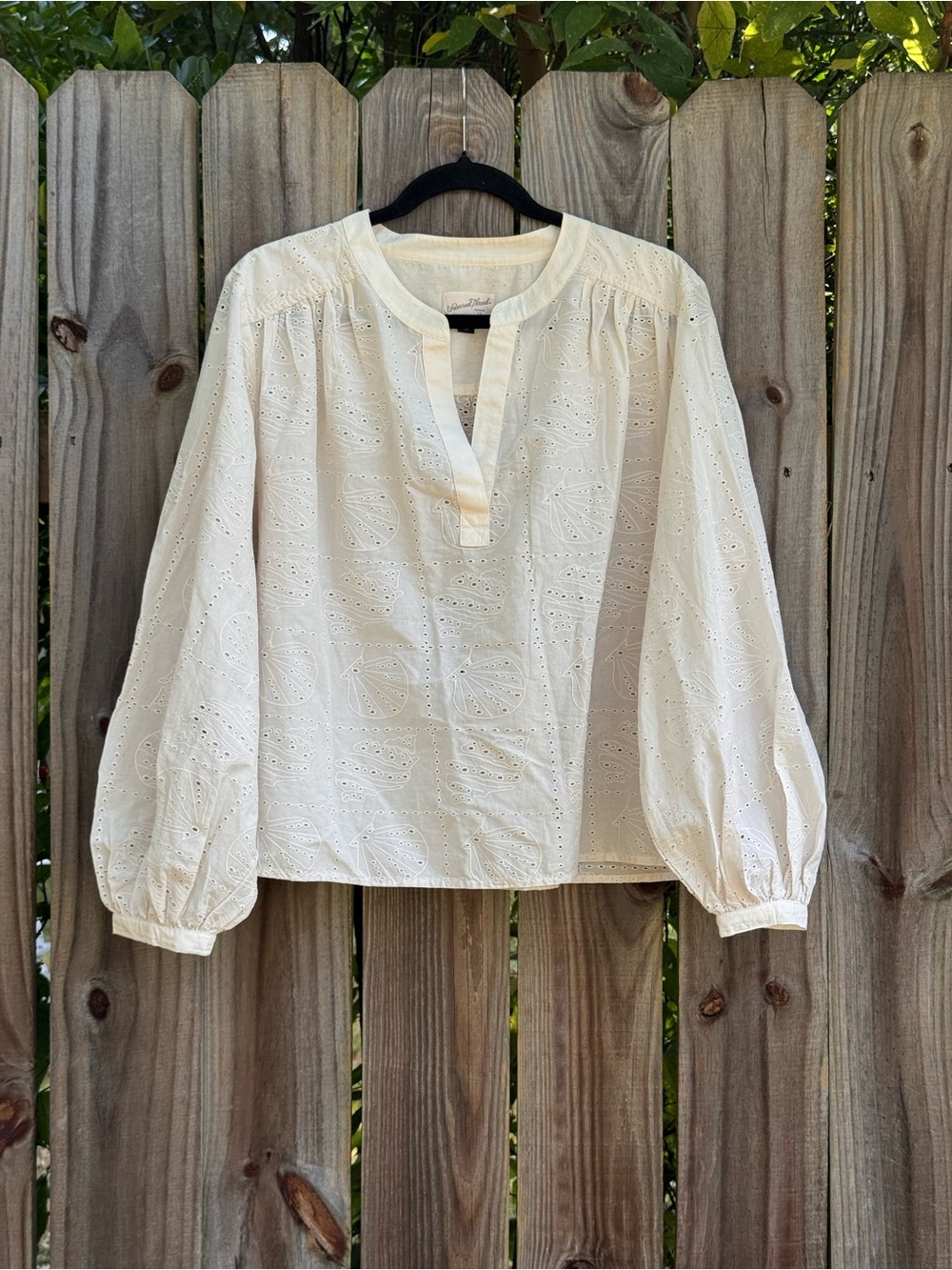 Universal thread coastal chic seashell eyelet cotton peasant blouse ivory S